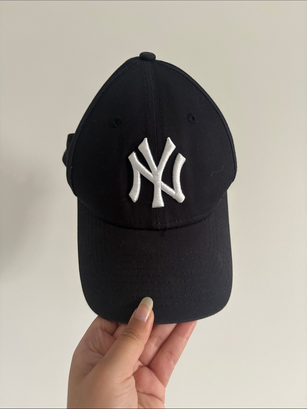 3/$30 GUC aritzia x new era Yankees baseball navy hat